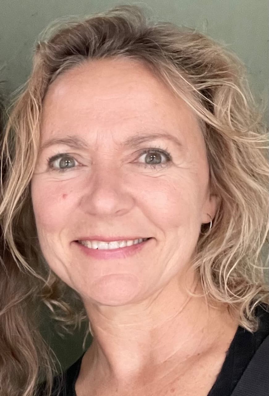 Joan Dora - Psykoterapeut, Kranio-Sakral Terapeut, Yogainstruktør & Kunstterapeut